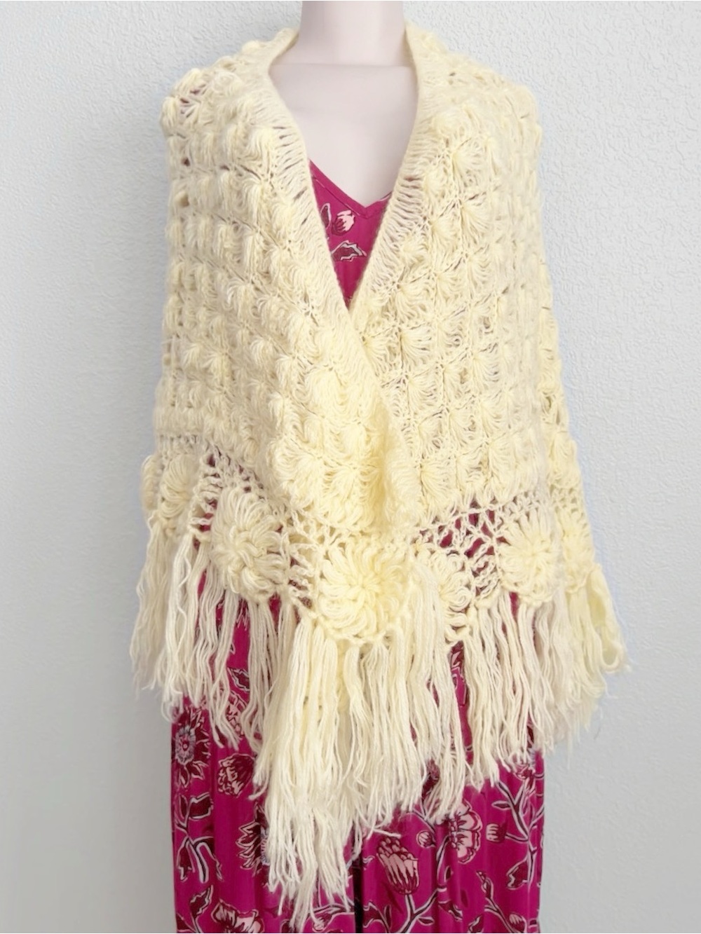 VTG 70s Crochet Fringe Shawl Cream Boho Coastal Grandma Wrap OSFM Cottagecore